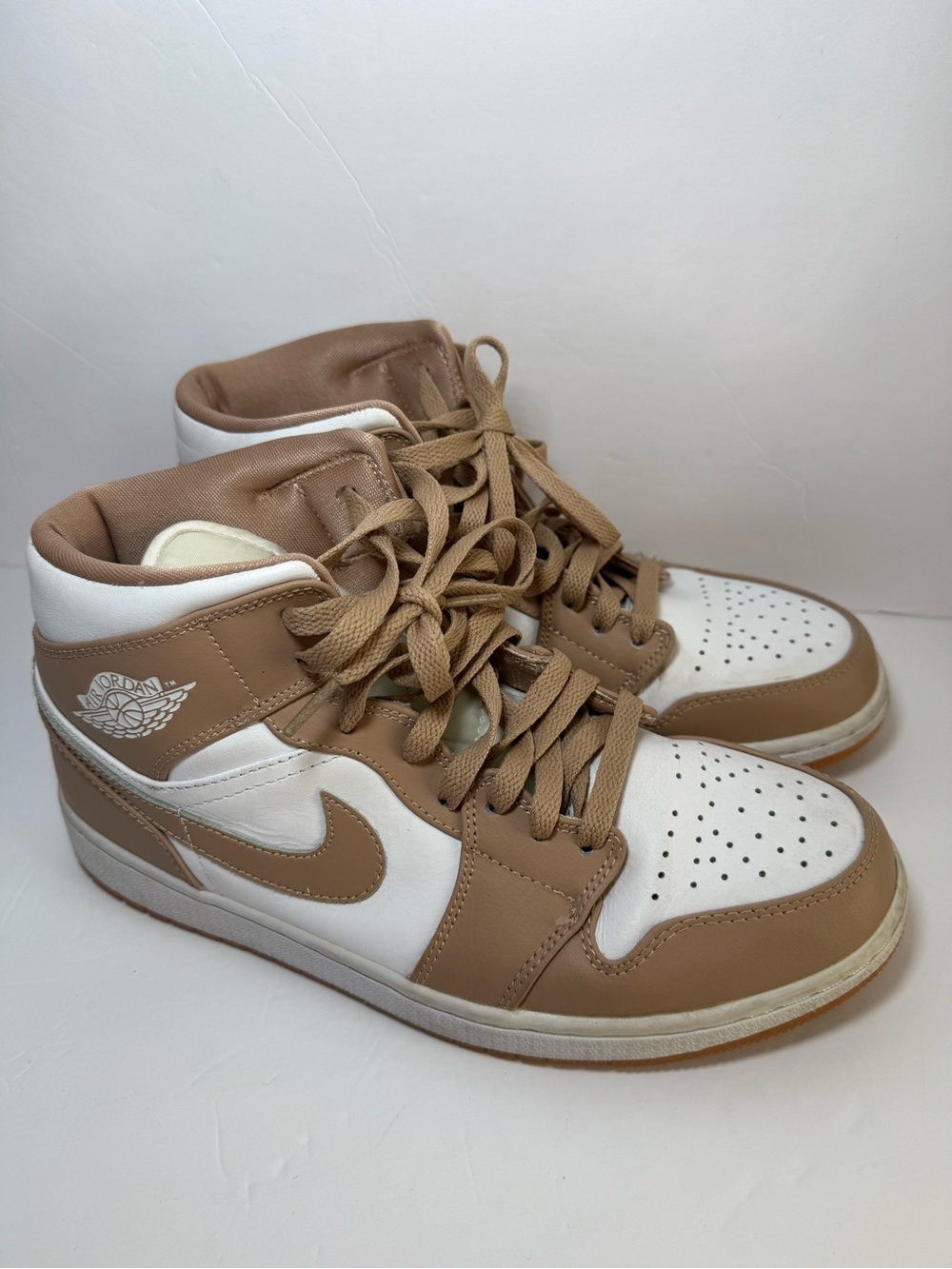 Nike Jordan 1 Mid- Men’s 8 (fits around Women’s 9.5)- 554724-271 -White / Beige - Picture 2 of 8